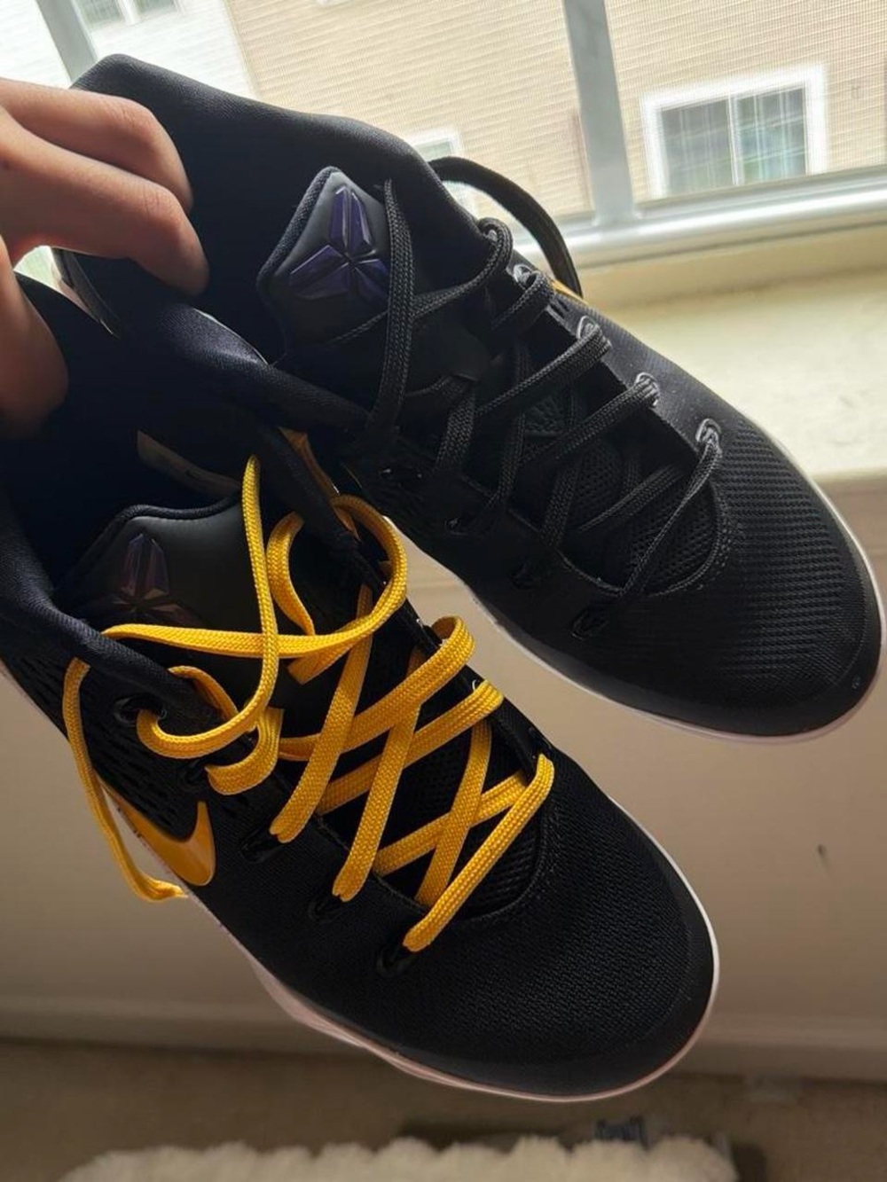 Nike Men's Black and Yellow Athletic Shoes